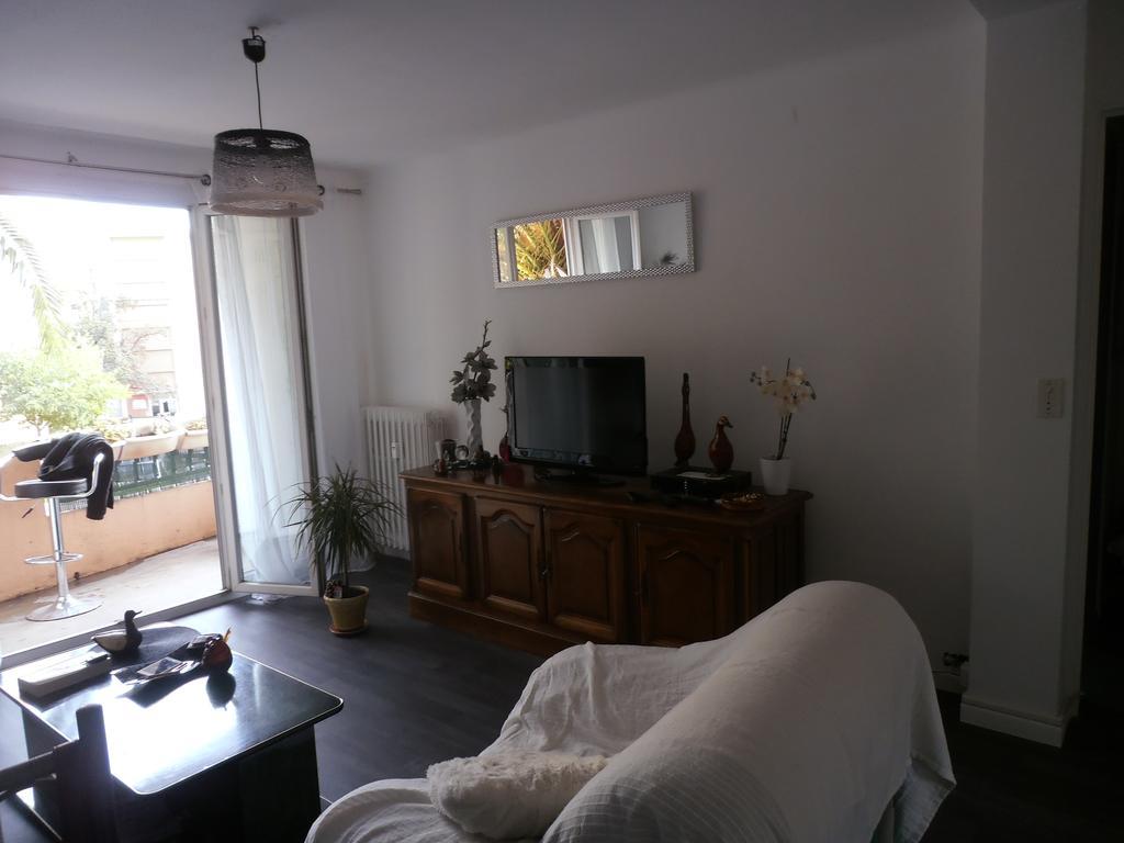 Cosy Nimes Apartment Luaran gambar